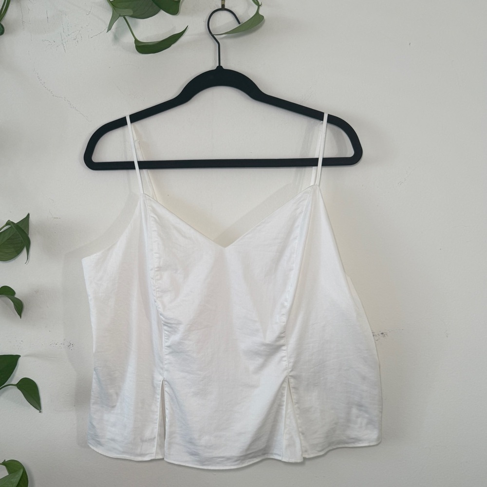 Elizabeth and James White Sleeveless White Smocked Back Camisole Blouse - Picture 2 of 9
